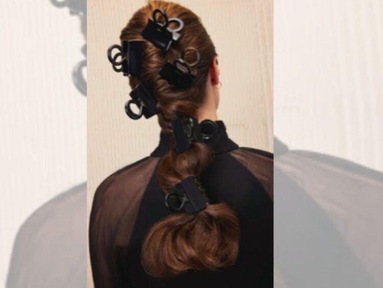 Raúl López transforma el bolso Ana en la nueva pinza para el cabello creada junto a TRESemmé