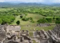 Zona arqueológica de Toniná, en Chiapas, área recuperada para garantizar la conservación del patrimonio maya y el acceso público.