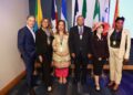 Representantes diplomáticos y líderes globales reunidos en el Graham Center de FIU durante la Asamblea Internacional para la Paz y el Desarrollo en Miami.