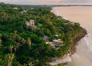 Turistas disfrutan experiencias de lujo en Nayarit, con paisajes frente al mar, gastronomía de autor y campos de golf de clase mundial.