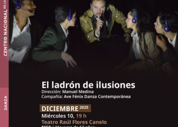 Bailarines de Ave Fénix Danza Contemporánea ejecutan una escena de El ladrón de ilusiones en el escenario del Cenart, con iluminación dramática y movimiento expresivo.