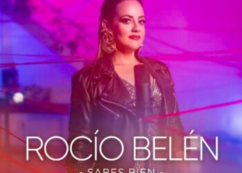 La cantaora española Rocío Belén interpreta temas de su álbum “Alzaré Mi Voz” durante una presentación en vivo.