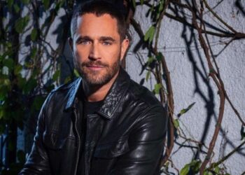 Michel Brown junto al equipo de producción de Parceros durante el inicio del rodaje en Medellín.