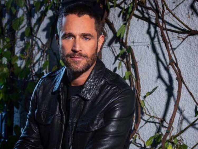 Michel Brown junto al equipo de producción de Parceros durante el inicio del rodaje en Medellín.