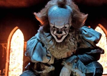 Pantalla de streaming mostrando películas de terror, acción y animación que lideran el consumo en México durante la temporada previa a Navidad.