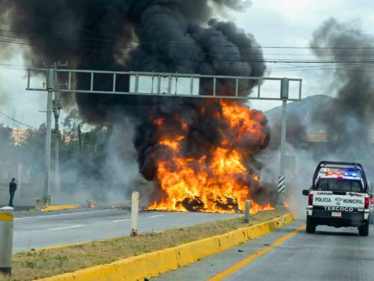 Volcadura e incendio de tráiler en Texcoco. /AMEXI /Foto: Especial