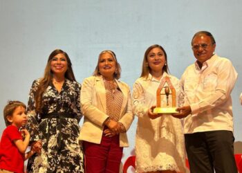 Entrega del Premio al Mérito Filantrópico Yucatán. AMEXI