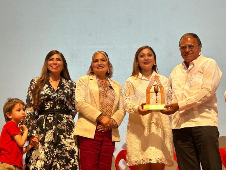 Entrega del Premio al Mérito Filantrópico Yucatán. AMEXI