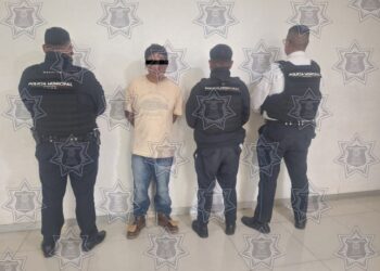 amenazaba con apuñalarla