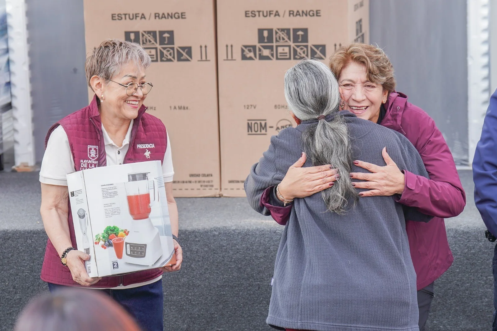 Entrega de apoyos a afectados por las inundaciones en La Paz, Edomex