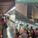 Usuarios del Sistema de Transporte Colectivo (STC) Metro cuestionan la operatividad de la Línea 3 tras una jornada caótica. 7 diciembre 2025/ AMEXI / FOTO: RR SS