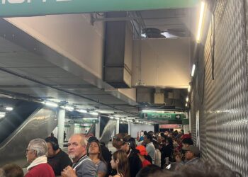 Usuarios reportan fuertes Retrasos en Bellas Artes Línea 8 del Metro CDMX AMEXI / FOT: RR SS