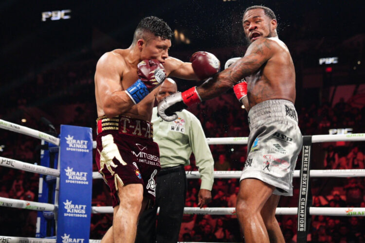 Pitbull Cruz y Lamont Roach