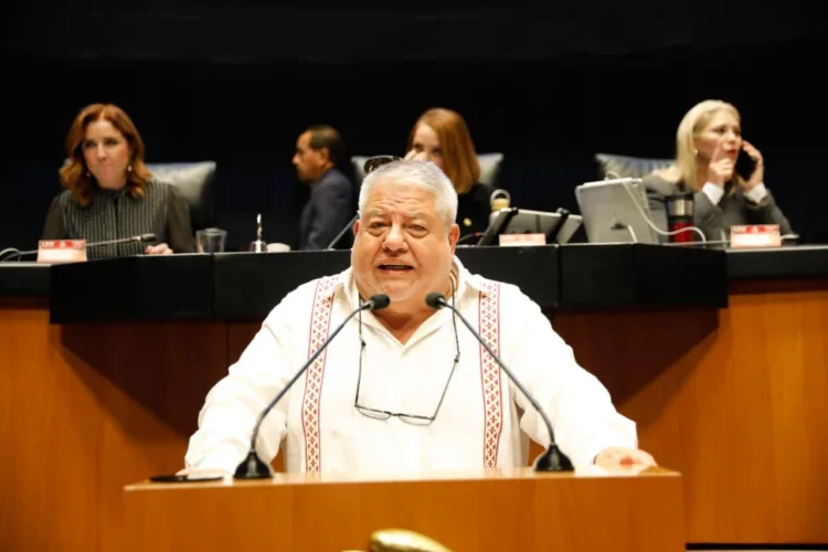 Senador de Morena acusa corrupción en entrega de tarjetas de vales en Veracruz