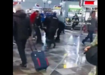 El incidente tuvo lugar en los pasillos que conectan el Metro con la Terminal de Autobuses de Pasajeros de Oriente (TAPO)/7 diciembre/AMEXI FOTO Redes Sociales
