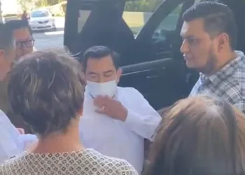 Trabajadores en Veracruz enfrentan al secretario de salud