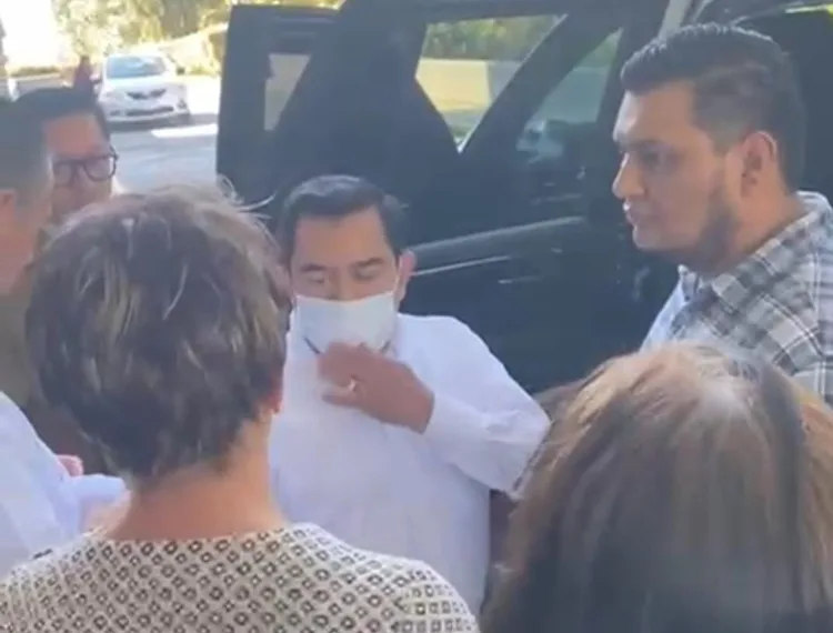 Trabajadores en Veracruz enfrentan al secretario de salud