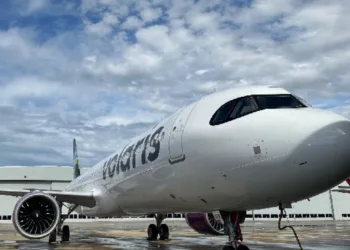 Volaris y Viva Aerobus anuncian fusión para crear Grupo Más Vuelos, nuevo grupo de aerolíneas de bajo costo en México.