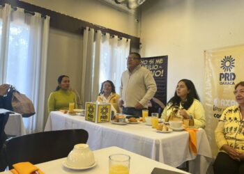 A más de ocho meses del asesinato del exalcalde de Santa María Ipalapa, Gerardo Santos López, la dirigencia estatal del PRD denunció la falta de avances en la investigación.