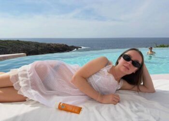 La princesa Alexandra de Hannover vacaciona en Costalegre rodeada de naturaleza