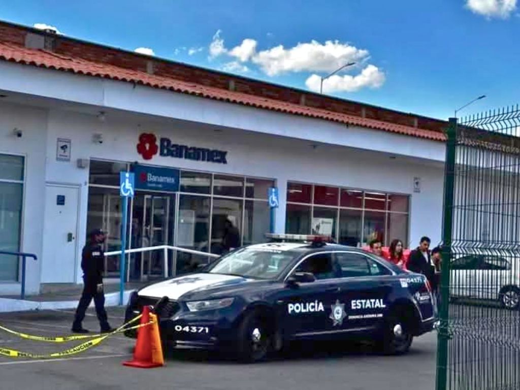 Breves de los Estados del 14 de enero. El cuentahabiente fue atacado tras salir de la sucursal bancaria.