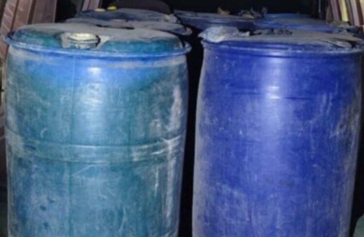 Aseguran casi 2 mil 400 litros de hidrocarburo en Acolman, Estado de México