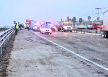 Cierre parcial y filas kilométricas tras choque en autopista a Querétaro