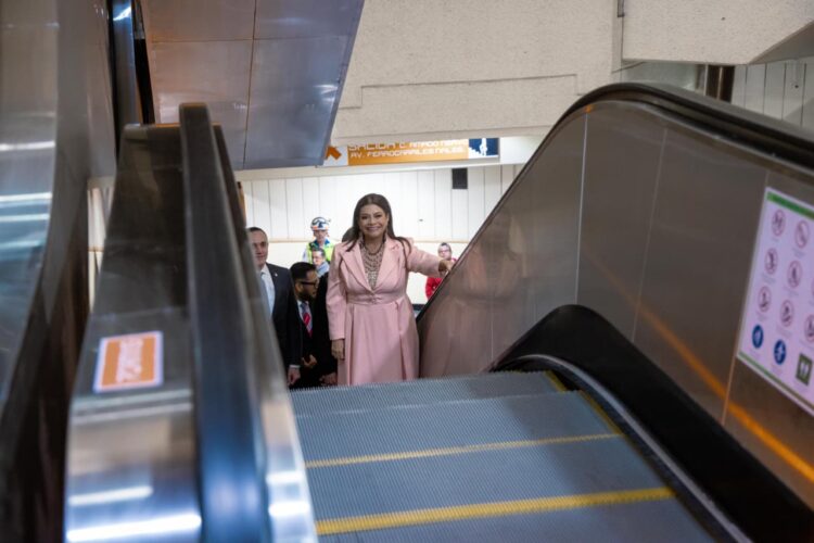 El Metro estrena 20 escaleras eléctricas, la meta son 120 para 2030