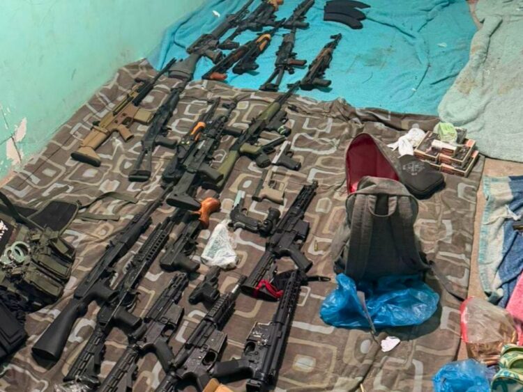 Decomiso de arsenal en BC, producto del cateo en Tijuana.