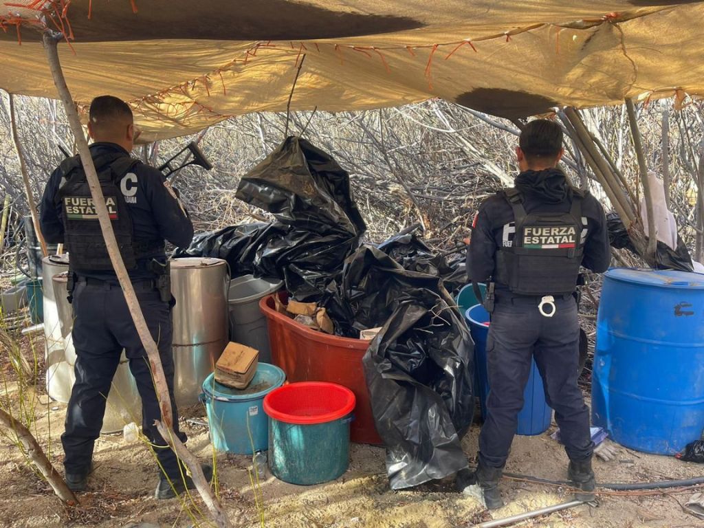 Descubren presunto laboratorio clandestino de droga en Ensenada