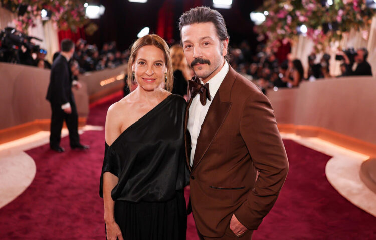 Diego Luna y Marina de Tavira se roban miradas en los Golden Globes