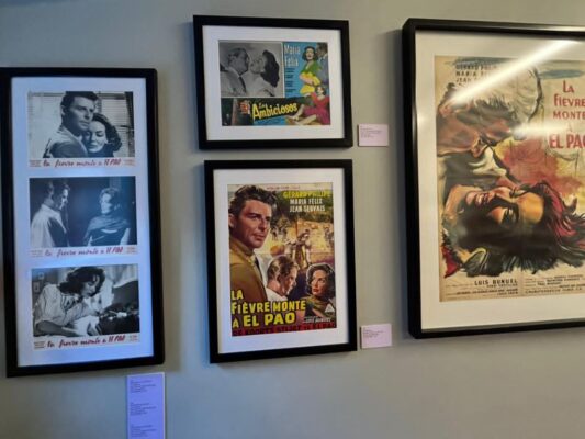 Vista de la Casa de Buñuel en la colonia del Valle, con salas de exposición que muestran fotografías, carteles y caricaturas sobre la vida y obra del cineasta.