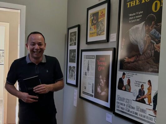 Vista de la Casa de Buñuel en la colonia del Valle, con salas de exposición que muestran fotografías, carteles y caricaturas sobre la vida y obra del cineasta..