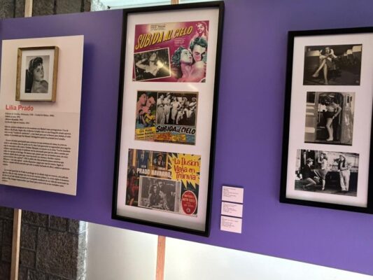 Vista de la Casa de Buñuel en la colonia del Valle, con salas de exposición que muestran fotografías, carteles y caricaturas sobre la vida y obra del cineasta.