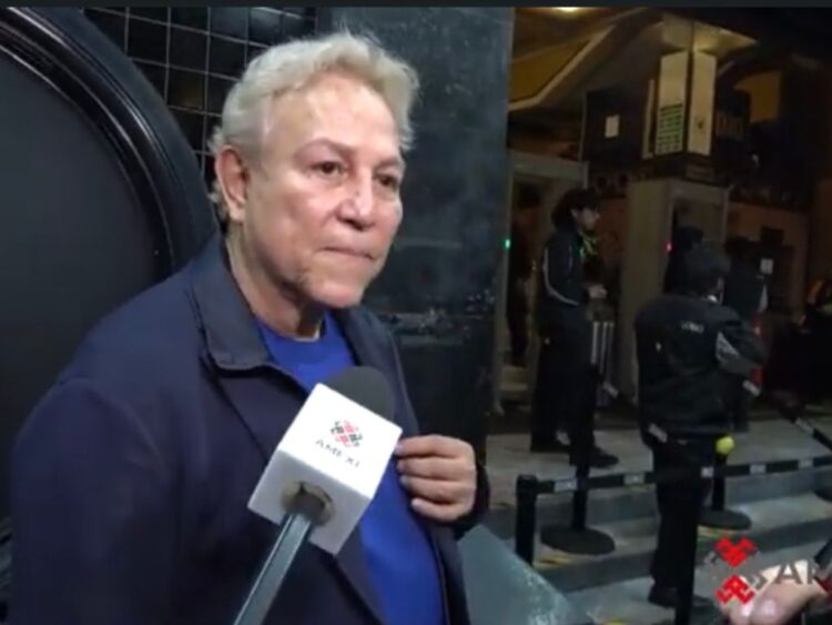 Eugenio Martínez, exmánager de Juan Gabriel, ofrece declaraciones a medios sobre la compra legal del cuadro de María Félix y su relación con el cantante.