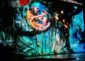 Gala Montes en escena durante su participación especial en “Malinche, el musical” en el Frontón de la Ciudad de México.