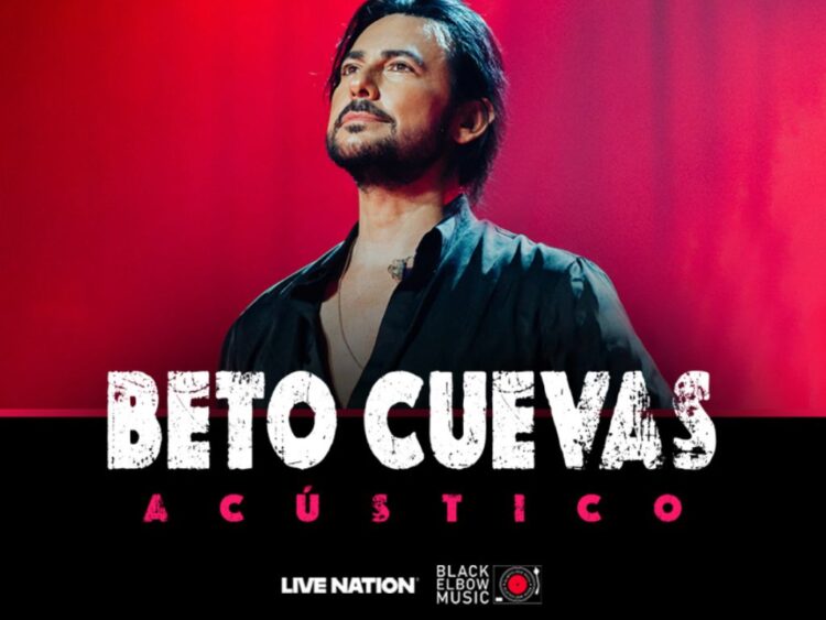 Beto Cuevas interpreta su gira “Beto Cuevas Acústico – USA 2026” en escenario, con guitarra en mano y visuales inspirados en La Ley MTV Unplugged.