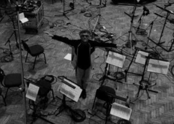 Fito Páez durante la grabación del videoclip “Maldivina y Turbialuz” en los históricos Abbey Road Studios, en Londres.