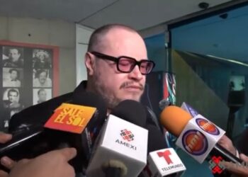 Leonel García reflexiona sobre la música, la inteligencia artificial y confirma una gira internacional con Sin Bandera que inicia en febrero.