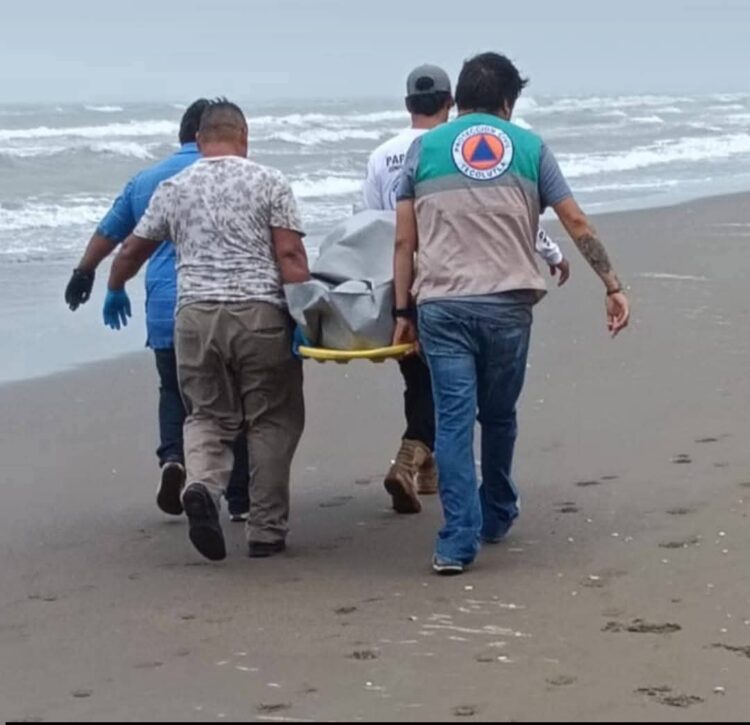 Tragedia en Tecolutla: dos hermanos mueren arrastrados por el mar