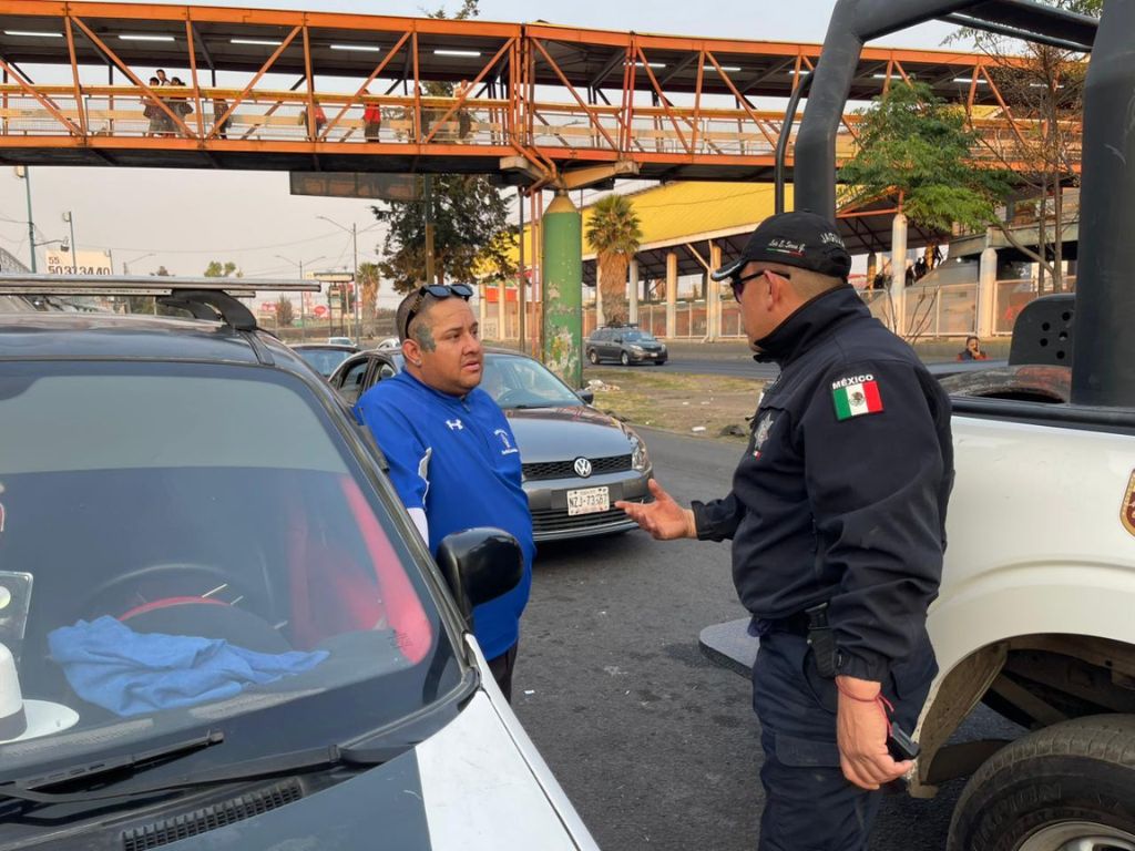 Ecatepec declara guerra a franeleros en calles y hospitales