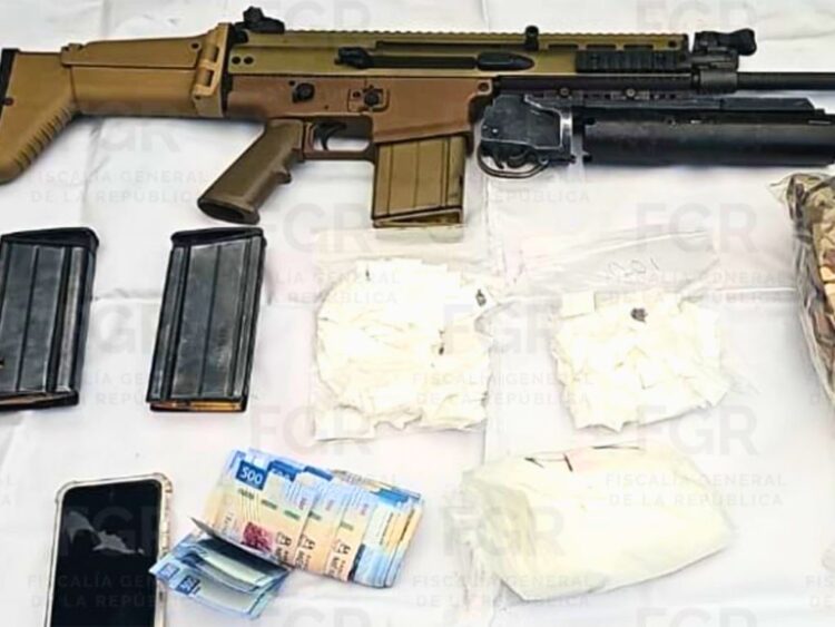 El arma de David N, detenido por acusación de venta de cocaína.