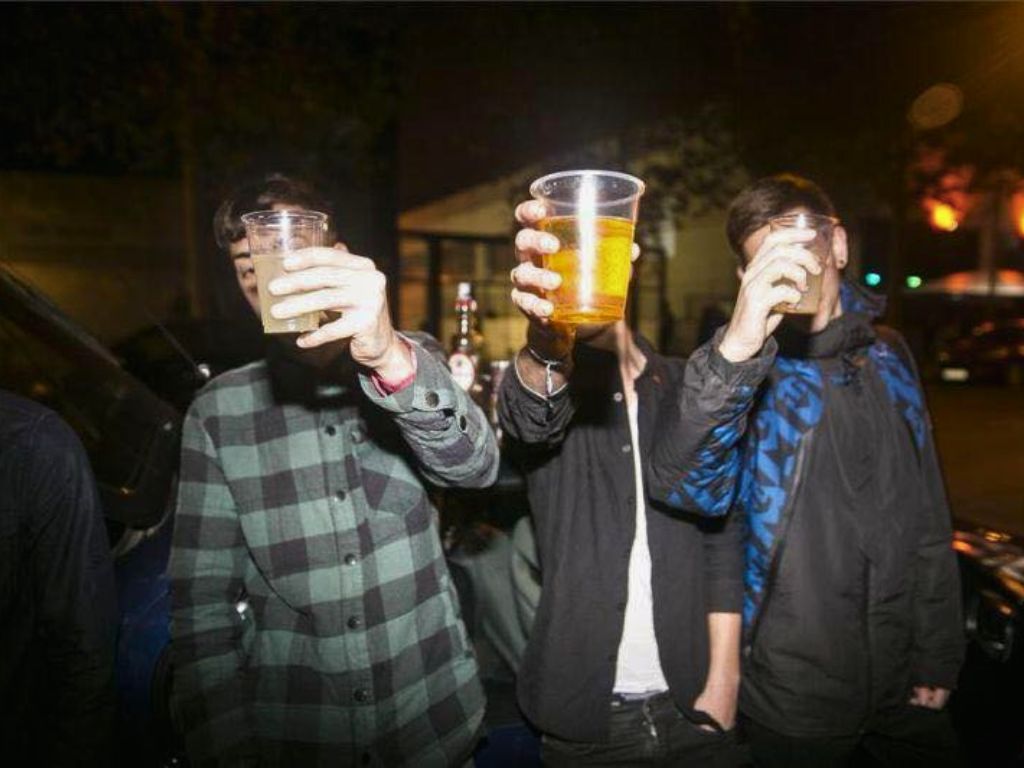 Consumo de alcohol y drogas entre los jóvenes, problema que se agrava en comunidades indígenas de Oaxaca. AMEXI