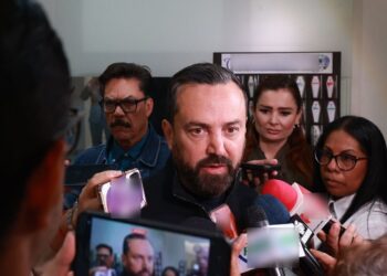 Diputado de Morena compra “a buen precio” 300 ejemplares de último libro de AMLO
