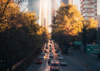 Hoy No Circula del 30 de enero qué vehículos descansan este viernes