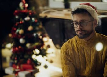 ISSSTE alerta sobre depresión tras festejos; ofrece líneas de apoyo