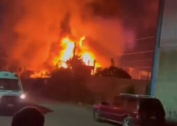 Incendio en una fábrica de pinturas en Xalostoc, Ecatepec. AMEXI