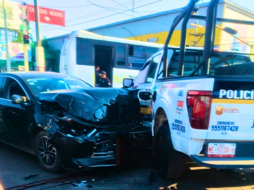 Breves de los estados del 29 de enero. La patrulla realizó una maniobra indebida, lo que ocasionó un choque múltiple. AMEXI 