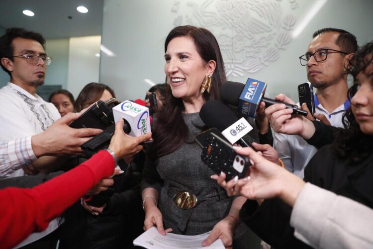 Comisión Permanente recibe solicitud de ratificación de Gertz Manero como embajador