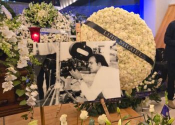 Luis Miguel y el gesto silencioso: ¿Por qué envió rosas blancas al funeral de Pedro Torres?